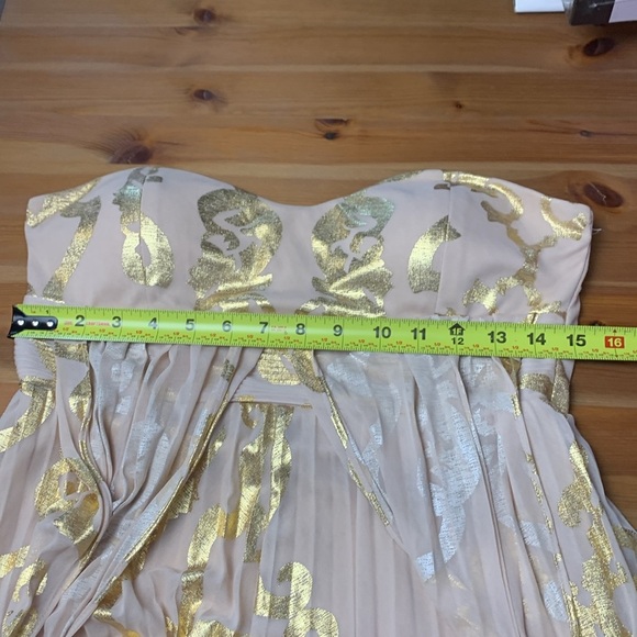 Frank Lyman Elegant Gold  and Cream Halter Dress, Lined, Stretch - Picture 5 of 13